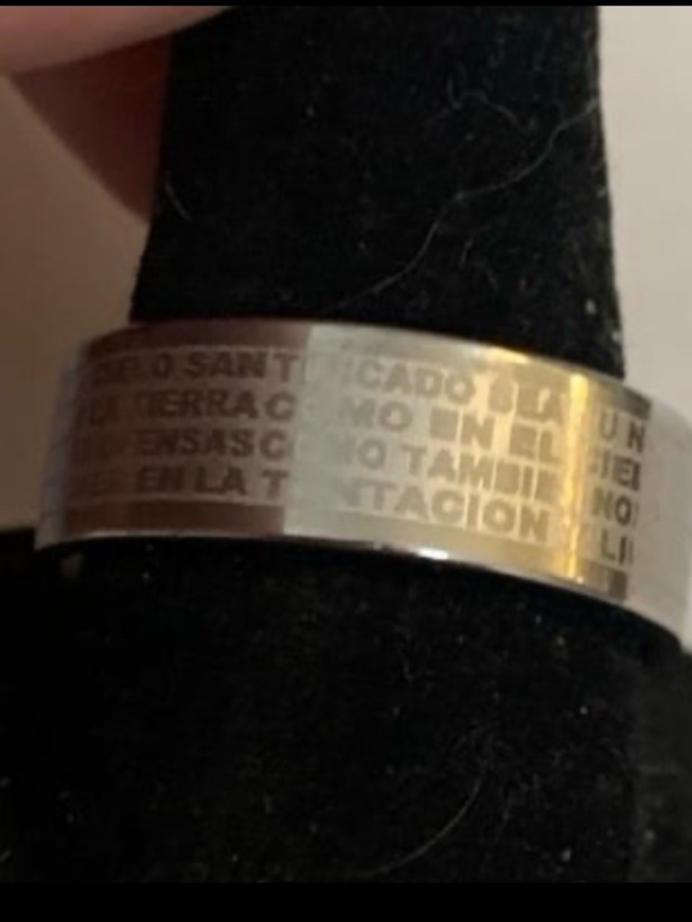 Silver-Toned Ring Features Engraved Spanish Text, from a Religious Prayer. 10.5: